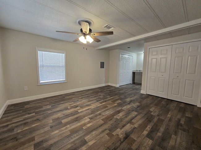 Building Photo - 2875 Bay Ave