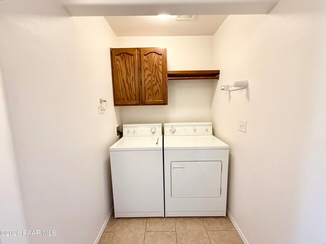 Building Photo - 1460 Loren Dr