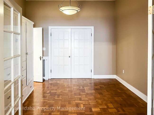 Building Photo - Charming 3bed/3bath home in Historic Fort Russell District