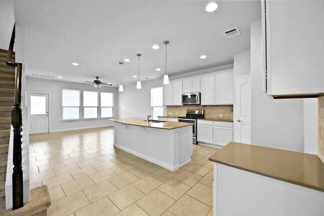 Building Photo - 16015 Remington Reserve Way
