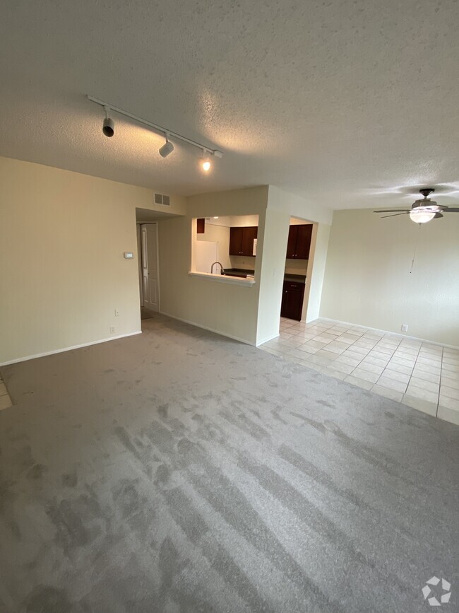 Building Photo - 2704 Stonehaven Ct