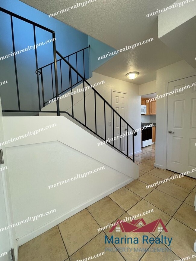 Building Photo - 211 Del Luz Ct