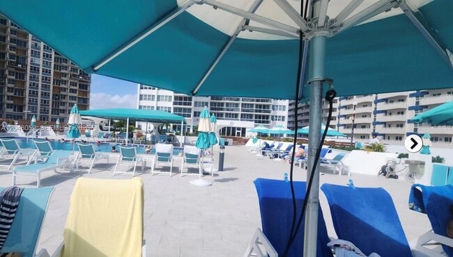 Building Photo - 3140 S Ocean Dr