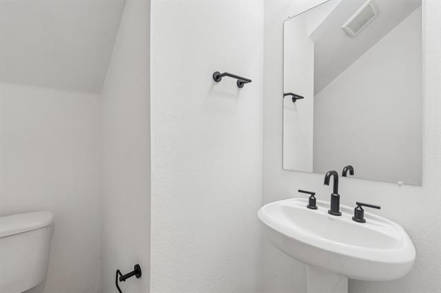 Building Photo - 2215 Adena Spgs Dr