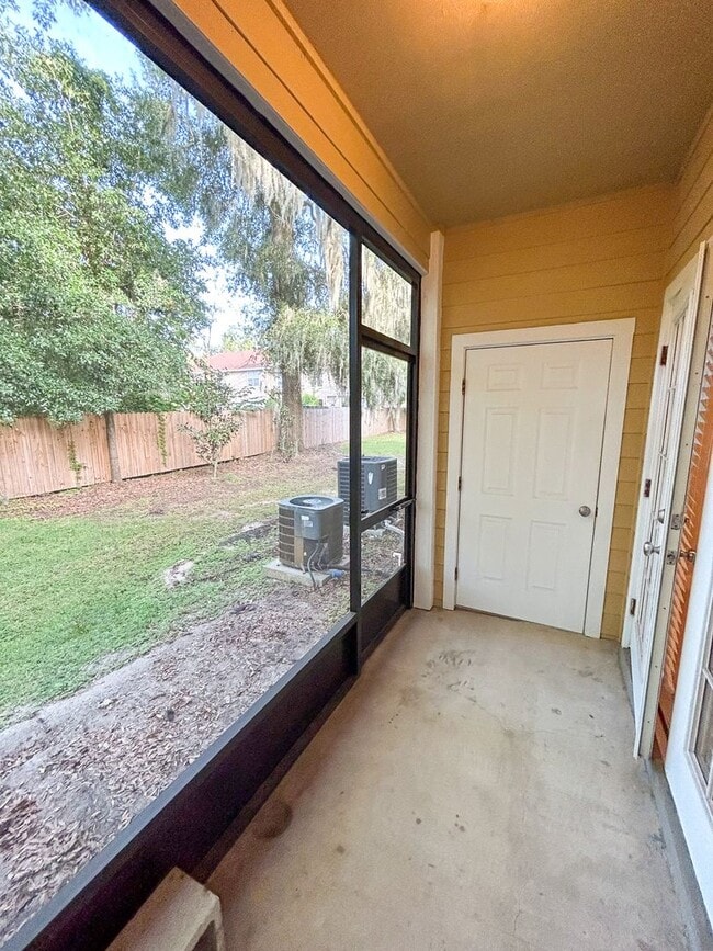 Building Photo - Woods Edge South #130