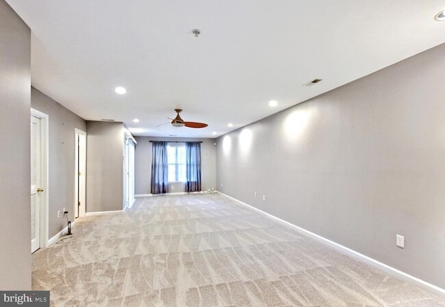 Building Photo - 9902 Woodview Dr