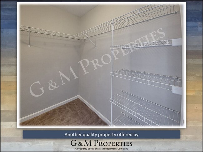 Building Photo - 2-Bd Townhome - On University Avenue!