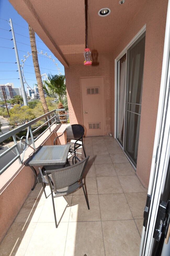 Building Photo - Meridian TOP FLOOR Furnished 1 bed | 1 bath condo with Strip and High Roller view.