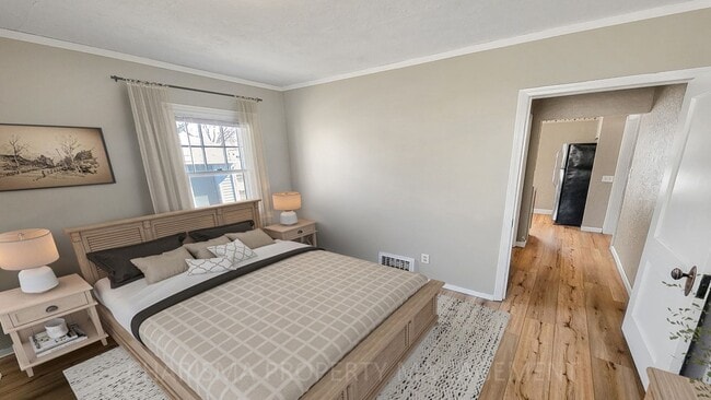 Building Photo - Cozy & Quaint 3 Bedroom House With Lots of Extras!