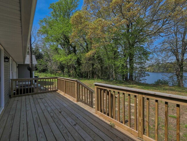 Building Photo - Great Views in Milton! 3-bedroom, 2.5 bath...