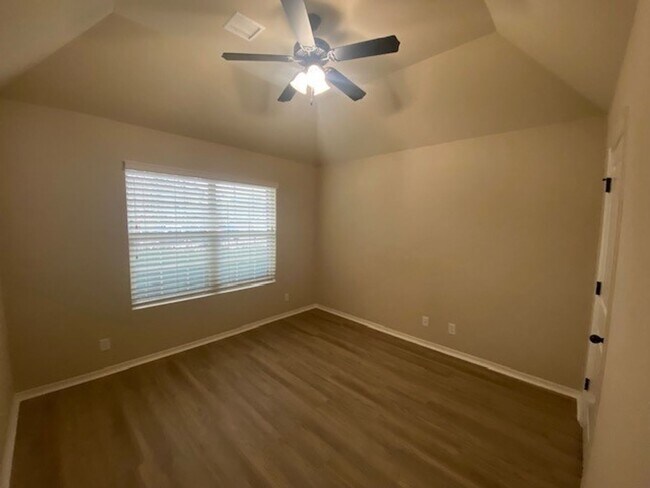 Building Photo - Spacious 4 Bed | 2 Bath | Large backyard | Bixby