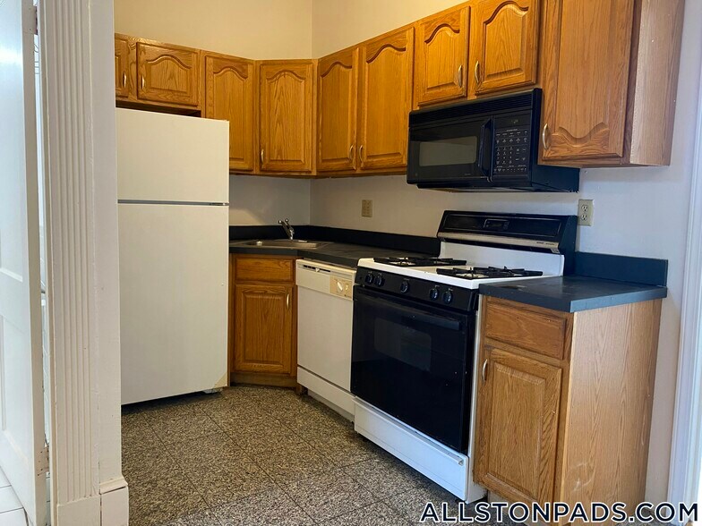 Building Photo - 1254 Commonwealth Ave