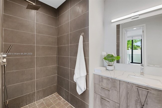 Building Photo - 645 NE 4th Ave