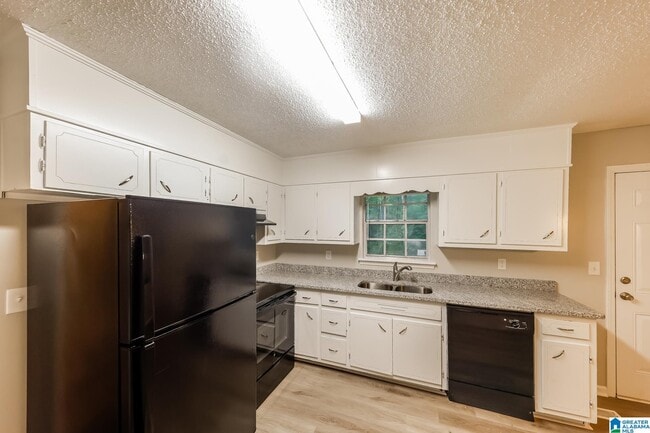 Building Photo - 3033 Carleton Rd