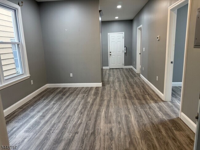 Building Photo - 25 Normandy Pl