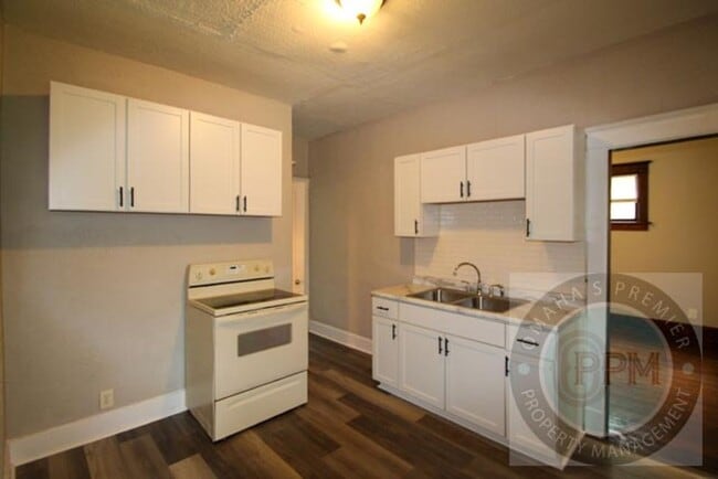 Building Photo - 3315 Seward St