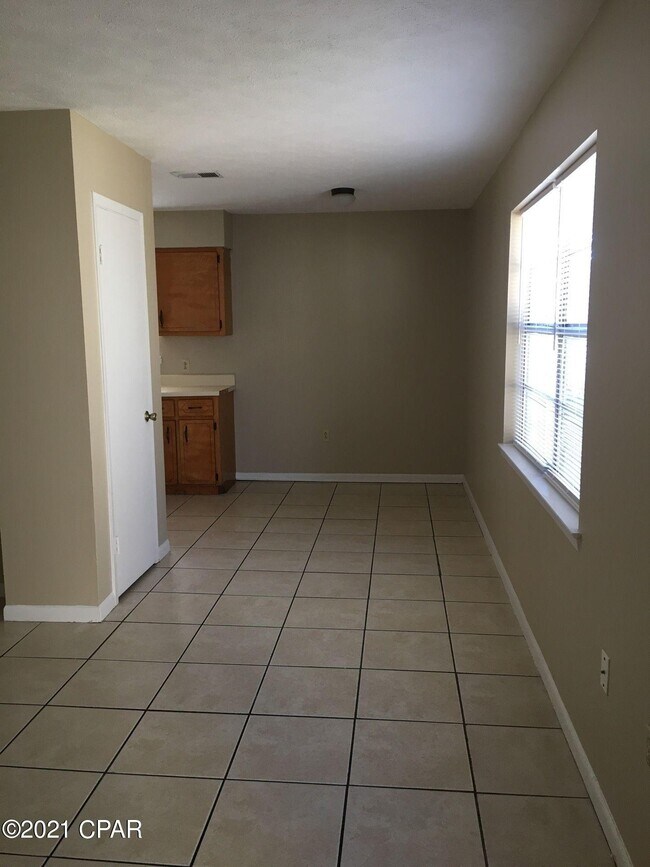 Building Photo - 718 S Gay Ave