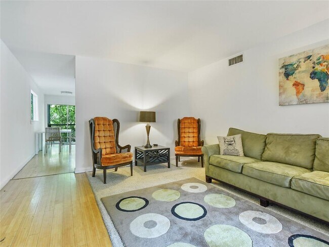 Building Photo - 2303 East Side Dr