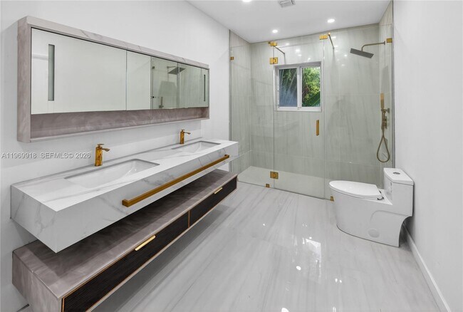 Building Photo - 1101 S Shore Dr