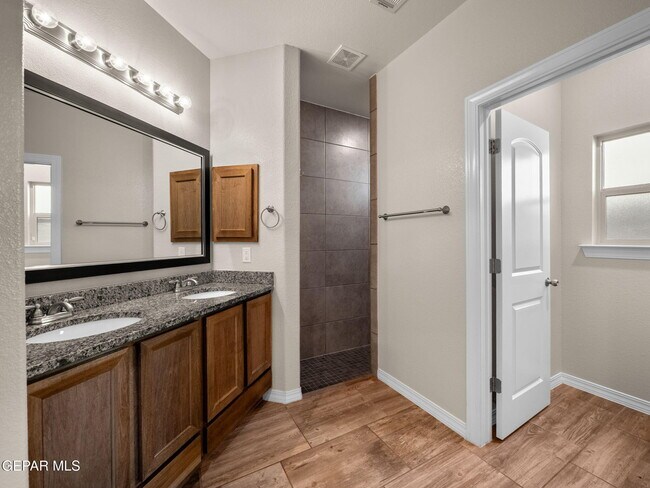 Building Photo - 5916 Hidden Acres Dr