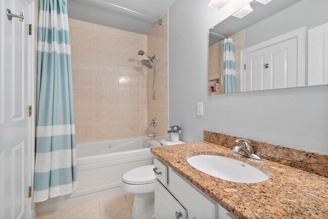 Building Photo - 10 S Sydney St