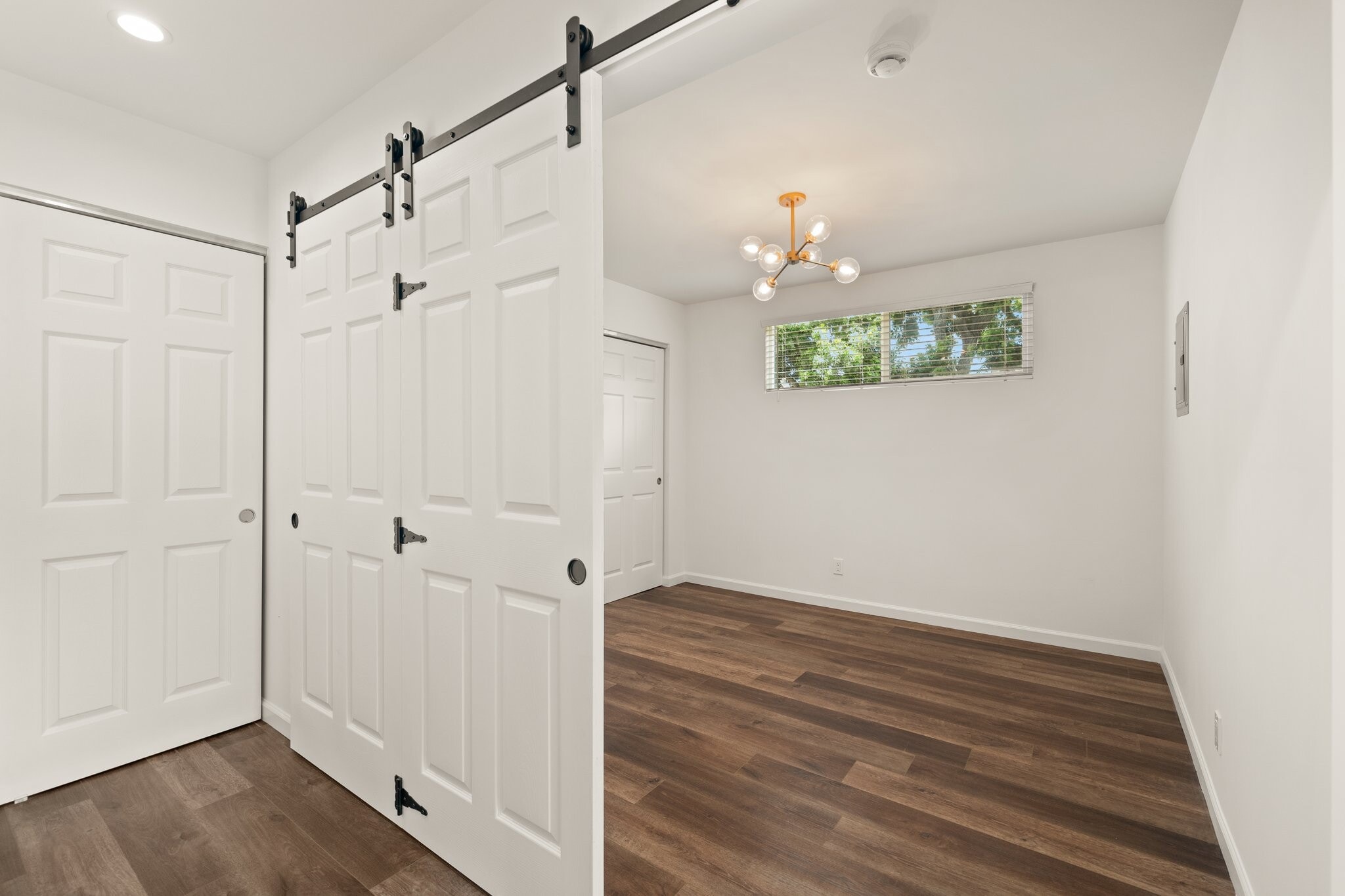 Building Photo - 5136 Hillcrest Dr