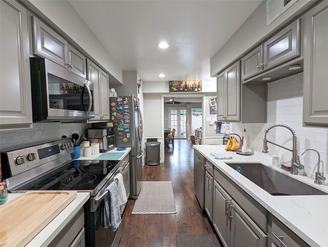 Building Photo - 13374 Trail Hollow Dr