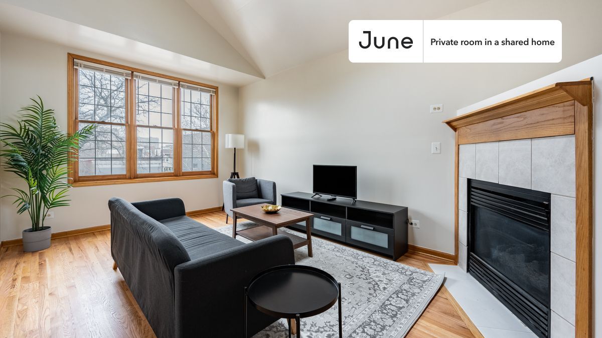 Building Photo - Private bedroom in 3 bed/2 bath Home