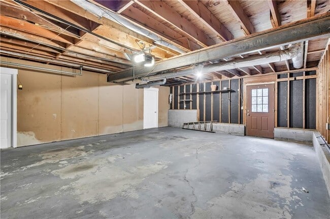 Building Photo - 4899 Raven Way NE