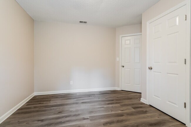 Building Photo - 739 Glenspring Dr