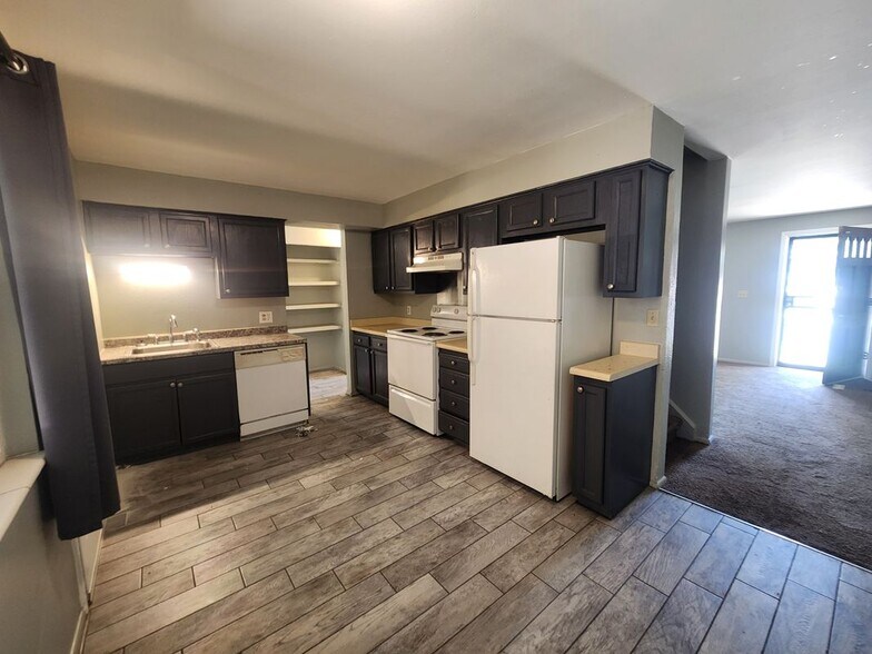 Building Photo - 723 Fraser St