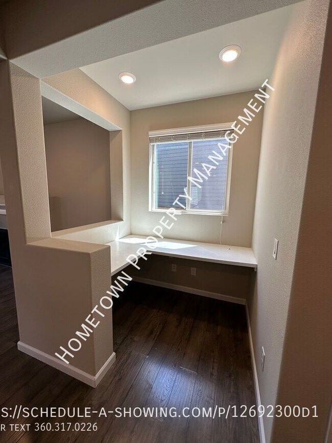 Building Photo - 3332 Juno Ct NE