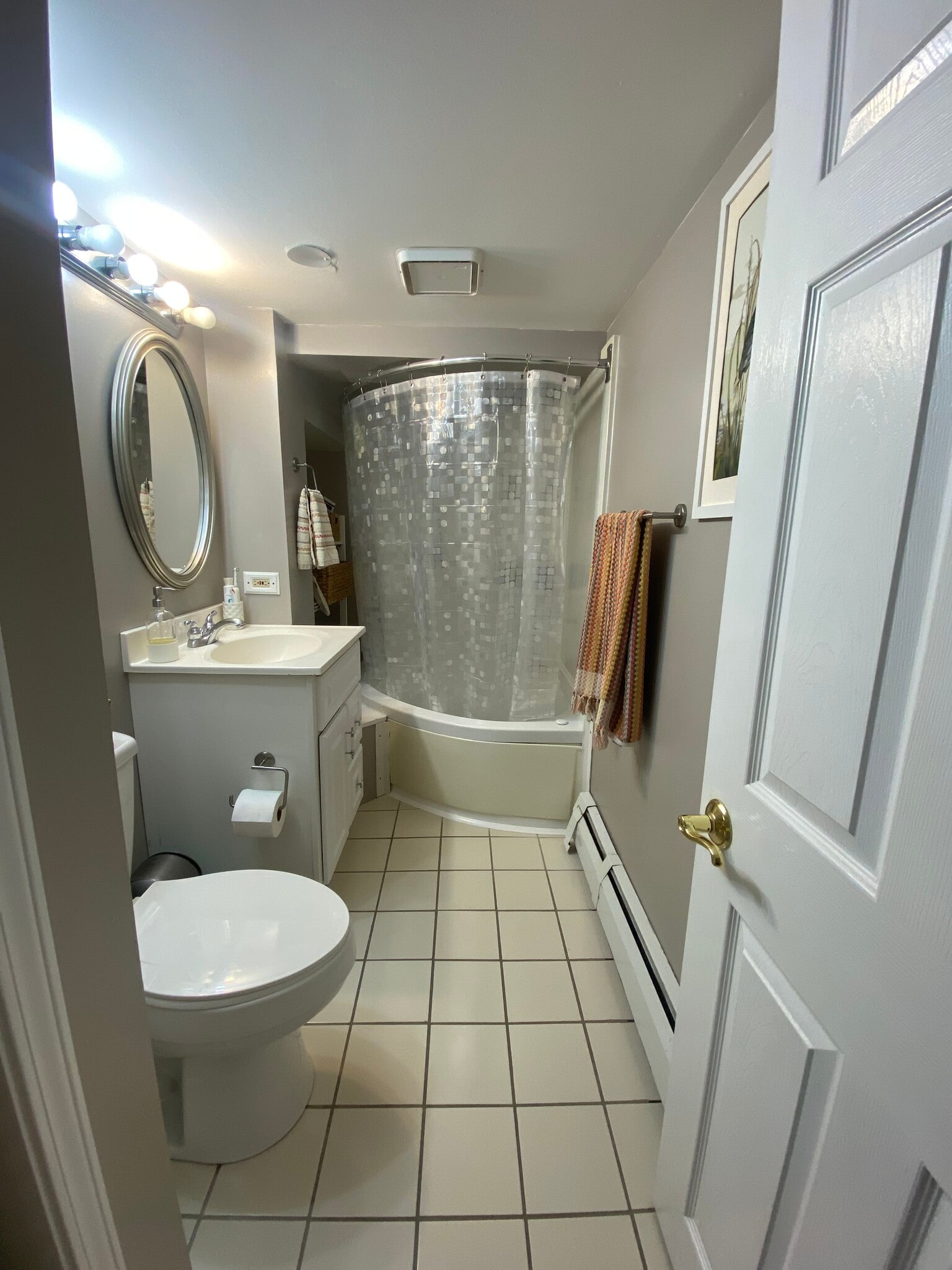 Bathroom - 1624 W Rascher Ave
