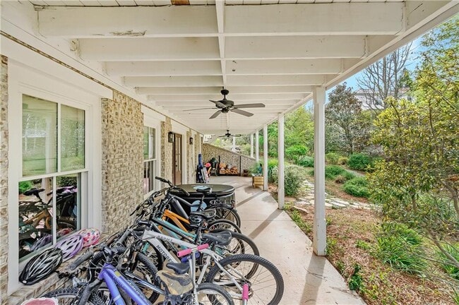 Building Photo - 1000 Loliver Ln