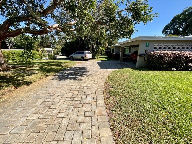 Building Photo - 4520 SW 24th Ave