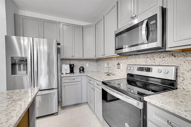 Building Photo - 455 NW 33rd Ln