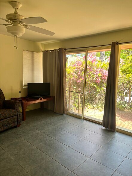 Bedroom - 415 S Rimpau Blvd