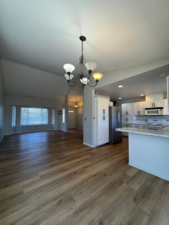 Building Photo - Spacious & Modern 3-Bedroom Home for Lease...