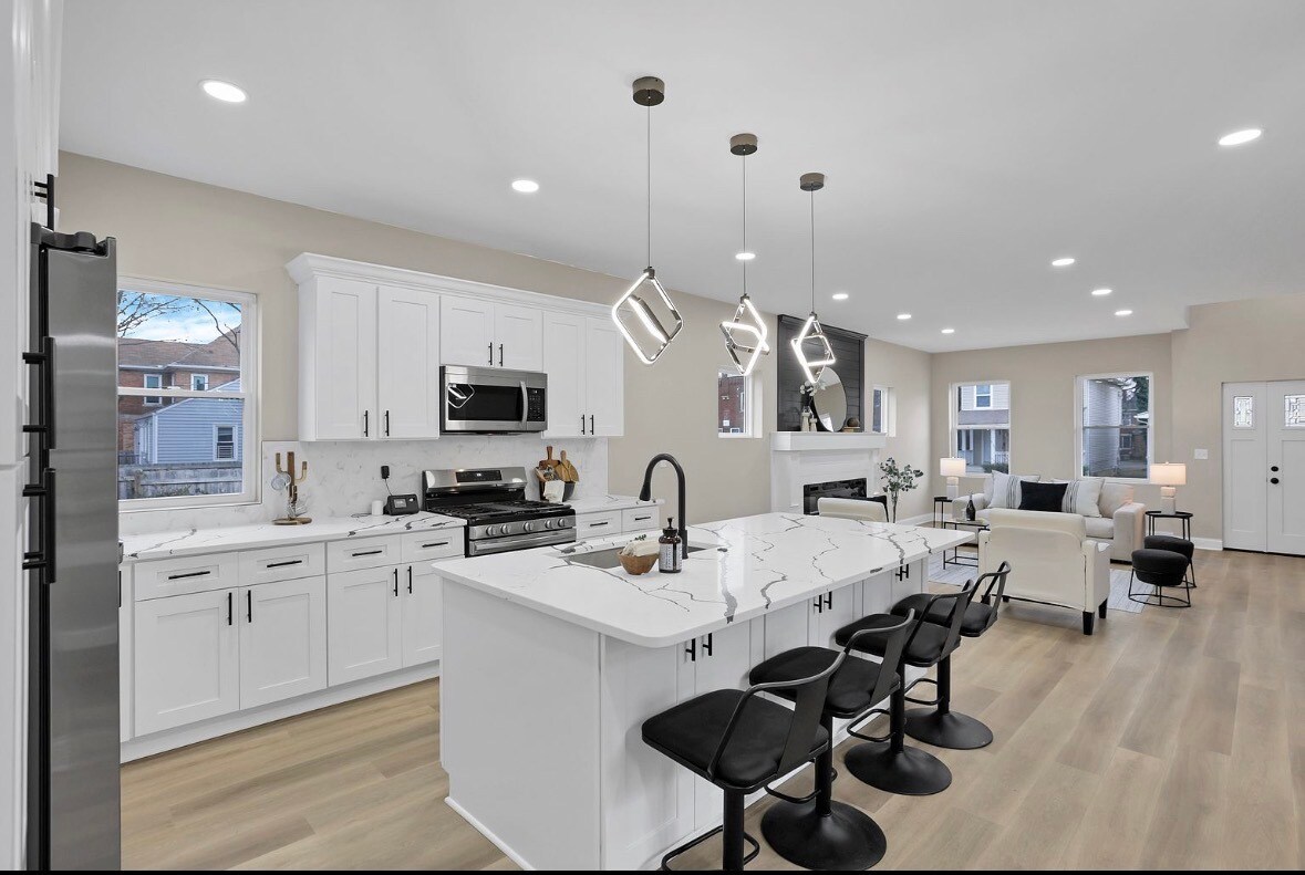 Building Photo - 555 Lilley Ave