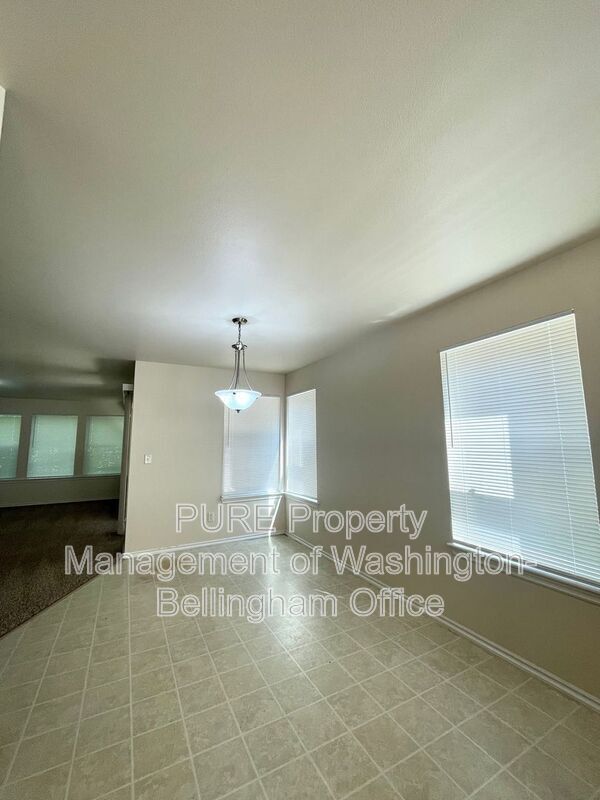 Building Photo - 901 Orchid Pl