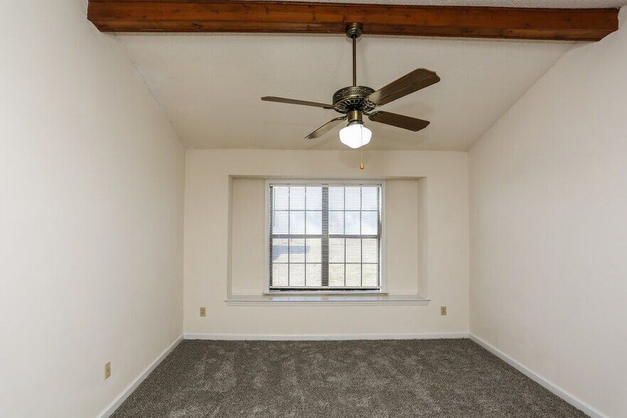 Building Photo - 7776 Hickory Meadow Rd