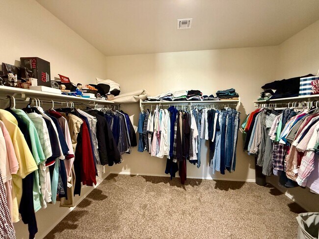 Building Photo - Large Newer-Built 4 Bedroom 2 Bathroom 3 Car Garage Home in Coolidge!