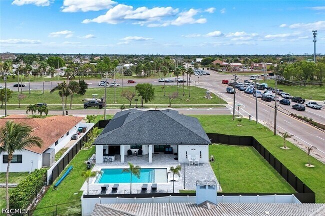 Building Photo - 2419 Country Club Blvd