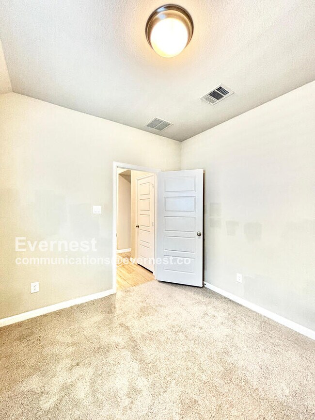 Building Photo - 2412 Bathwick Ln