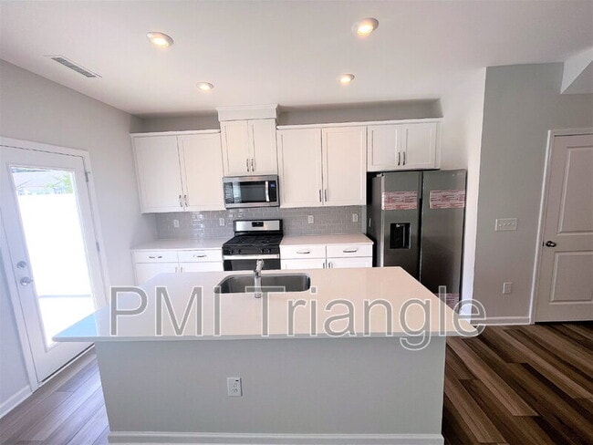 Building Photo - 802 Oak Center Dr