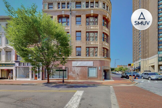 Building Photo - 100 West Lexington-404
