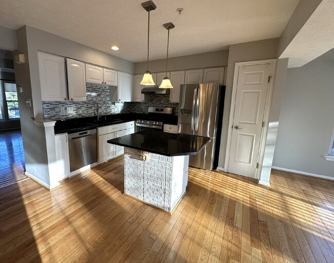 Building Photo - End-Unit Townhome in Owings Mills