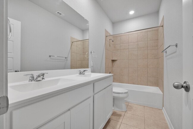 Building Photo - Charming 4-Bedroom 3-Bathroom Home in Westpointe – Community Amenities & Prime Location!