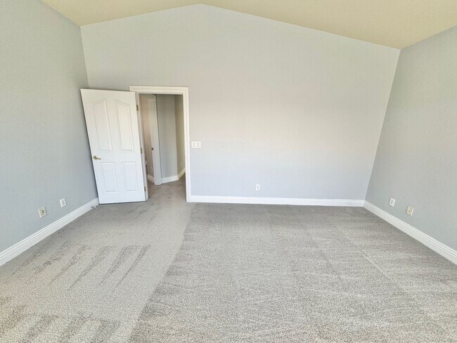 Building Photo - Stunning 4 bedroom home offering comfort and space in North Las Vegas