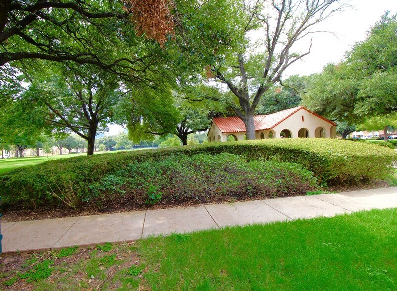 Cole Park- right in front of property - 3112 Elizabeth St